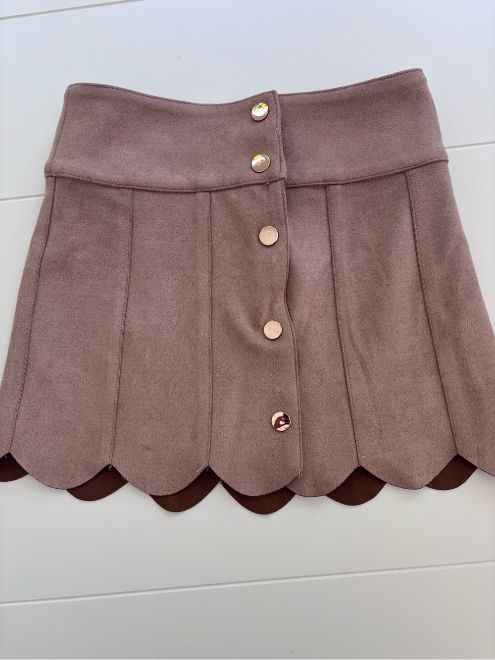 Katie J NYC Mauve Scalloped Hem Button Mini Skirt - Picture 1 of 4